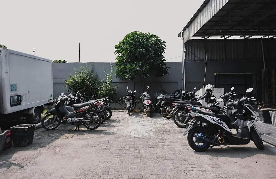 RedDoorz near ITC Cempaka Mas-1