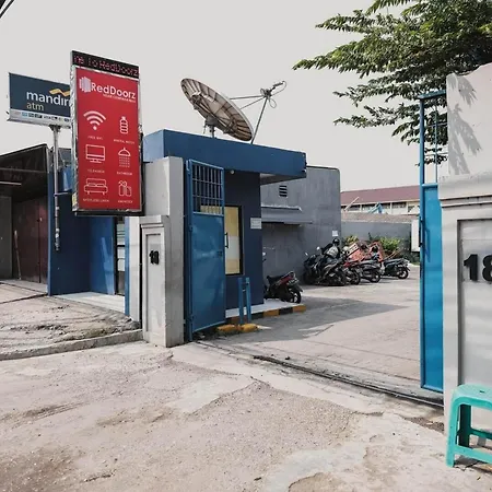 RedDoorz near ITC Cempaka Mas-3